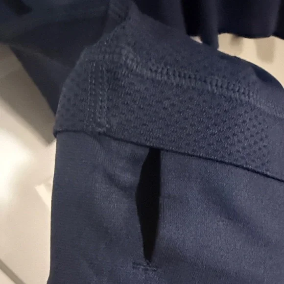 Fabletics Dark Blue Long Sleeve 1/4 Zip NWT Size XL - Picture 5 of 7